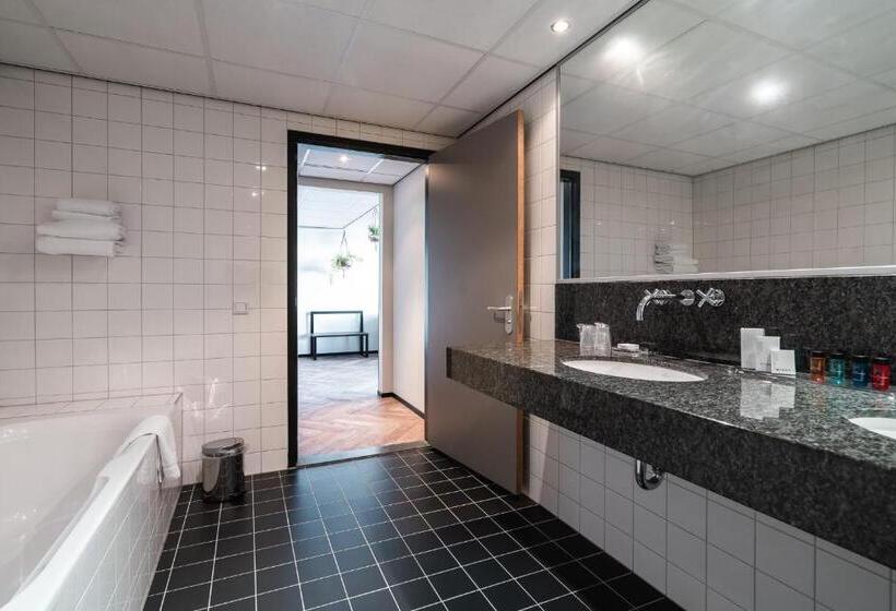 Люкс Deluxe Кровать Кинг, Onderwijshotel De Rooi Pannen Eindhoven
