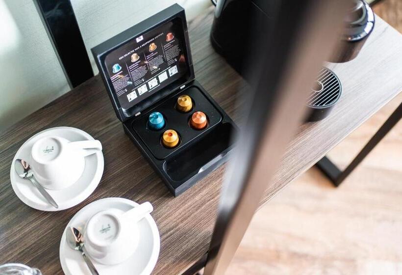 Номер Стандарт, Onderwijshotel De Rooi Pannen Eindhoven