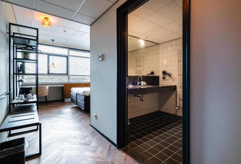 Номер Стандарт, Onderwijshotel De Rooi Pannen Eindhoven