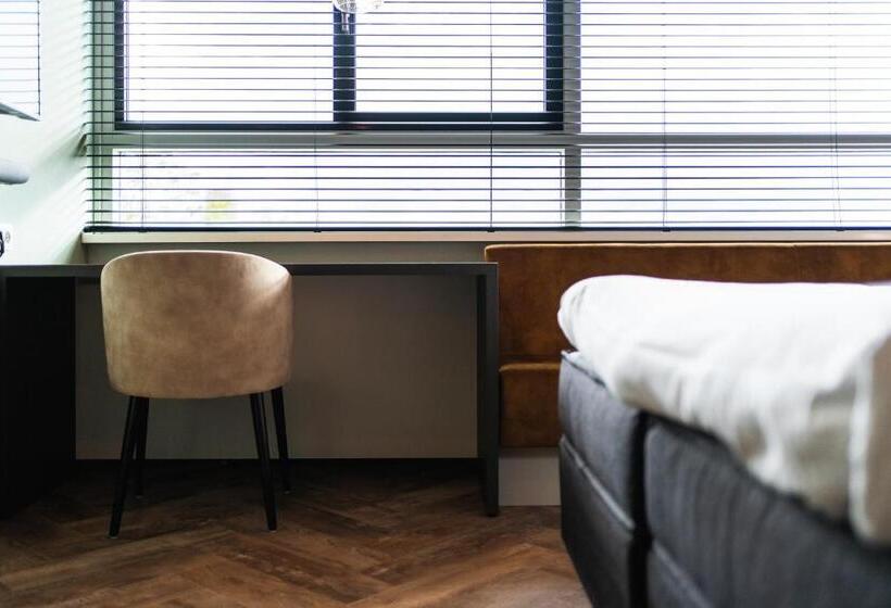 Номер Стандарт, Onderwijshotel De Rooi Pannen Eindhoven