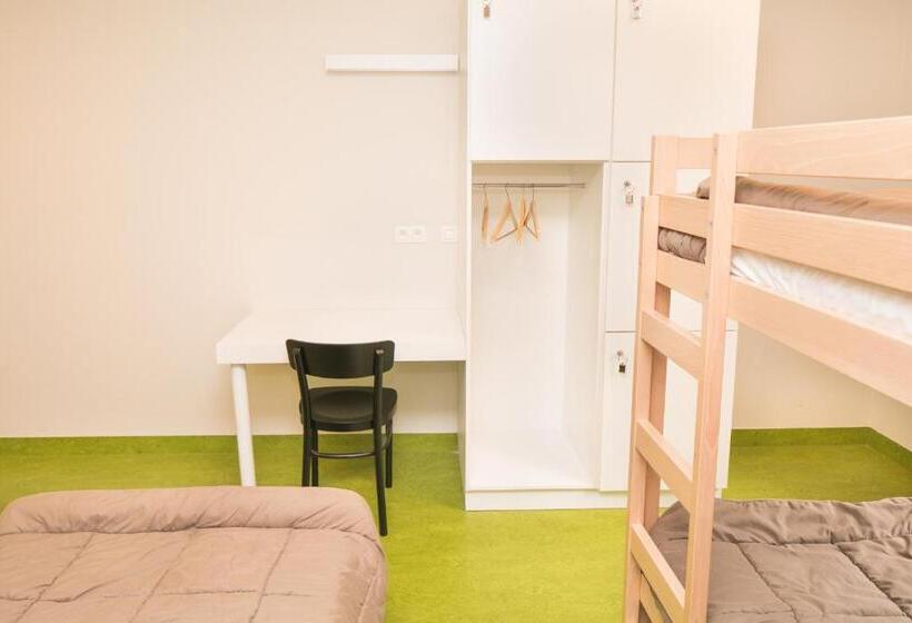 اتاق استاندارد چهار تخته, Hostel Bruegel