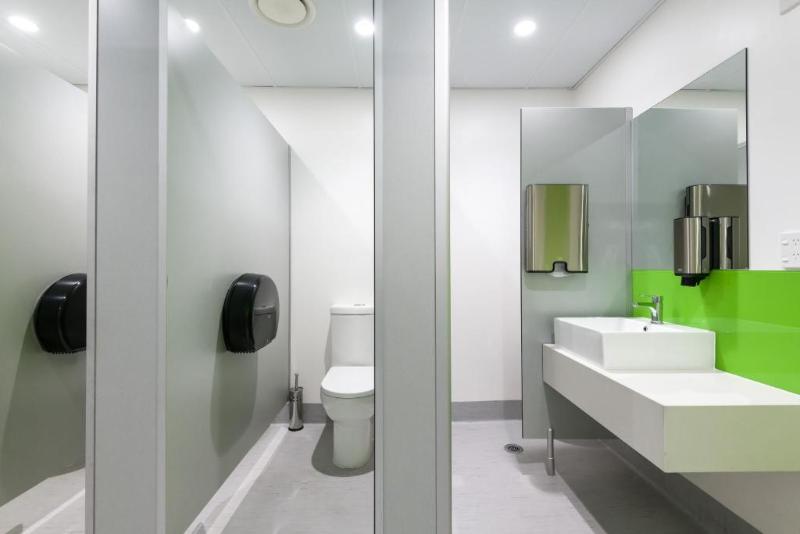 Bed in Shared Room with Shared Bathroom, Lylo Queenstown