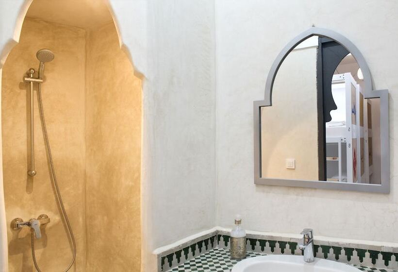 تختخواب در اتاق مشترک, The Central House Marrakech Medina