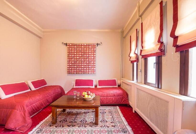 جناح, Country Club Hotel & Suites