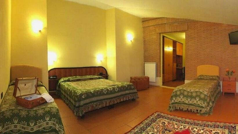اتاق استاندارد سه نفره, Lh Albergo Il Picchio