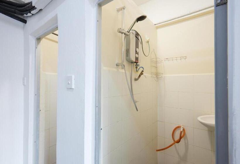 اتاق استاندارد سه تخته با سرویس بهداشتی مشترک, Uncle Guesthouse Kuala Terengganu