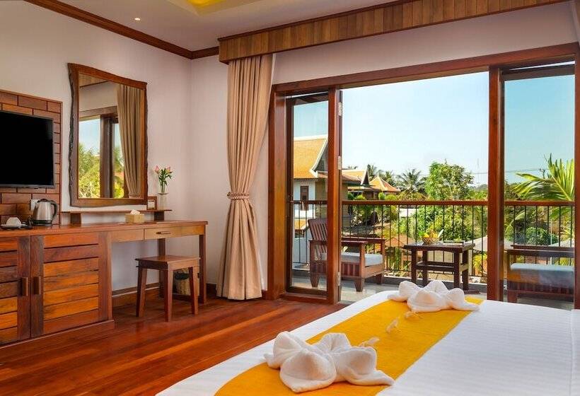 プールの見えるデラックスルーム, Khmer House Resort