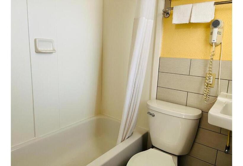 Номер Superior Кровать Кинг, Budget Inn Motel Perrysburg Oh