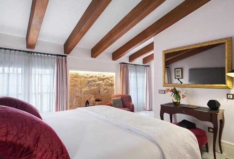 Номер Deluxe, Gloria De Sant Jaume