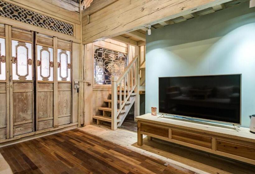 جناح مزوَّد بشرفة, Tuo Tuo Guest House