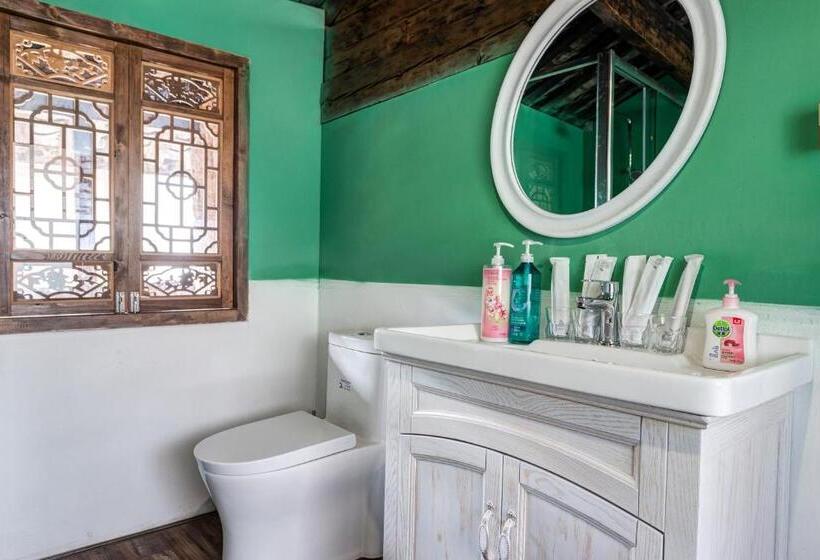 جناح مزود بتراس, Tuo Tuo Guest House