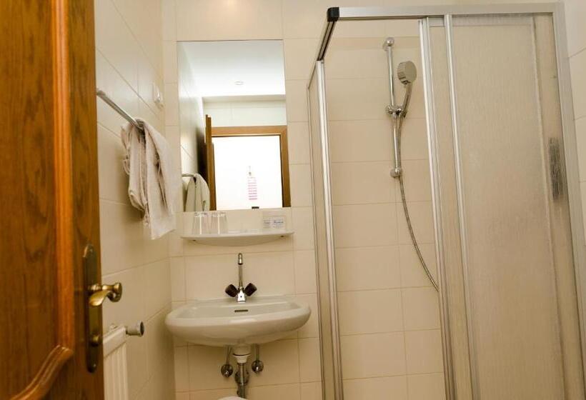 Номер Стандарт с Балконом, Gästehaus Herlinde