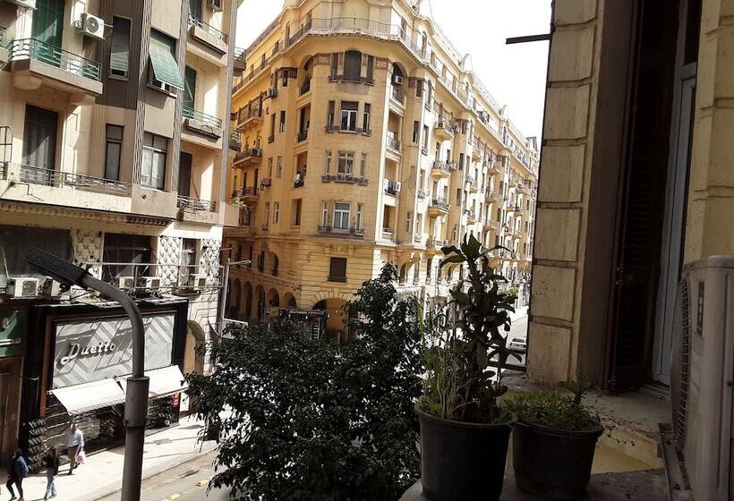 اتاق خانوادگی, Hostgram