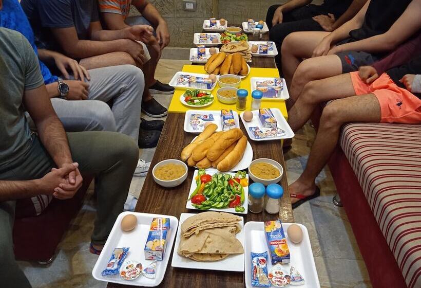 اتاق خانوادگی, Hostgram