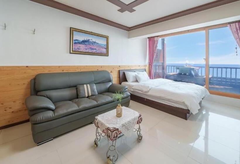 스탠다드 스튜디오, Youngduk Sea & Spa Pension