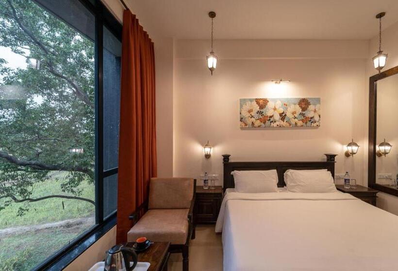 اتاق لوکس با تخت بزرگ, Triose Boutique Hotel Lonavala