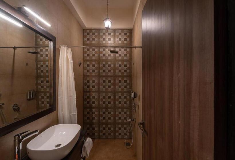 اتاق لوکس با تخت بزرگ, Triose Boutique Hotel Lonavala