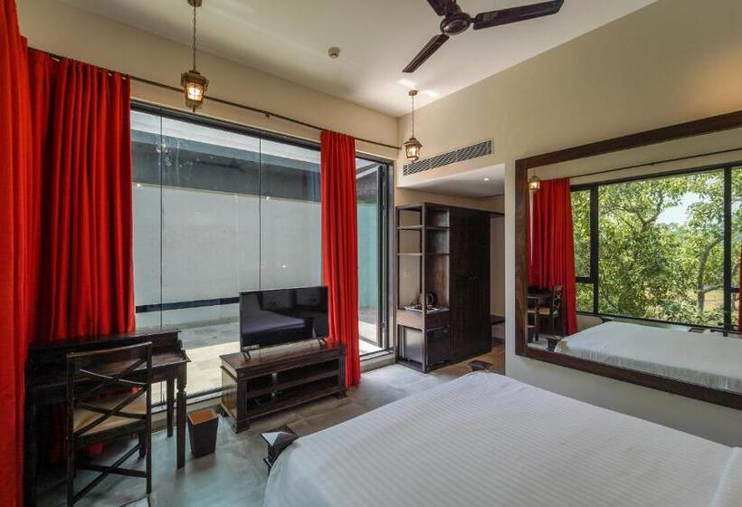 اتاق لوکس با تخت بزرگ, Triose Boutique Hotel Lonavala