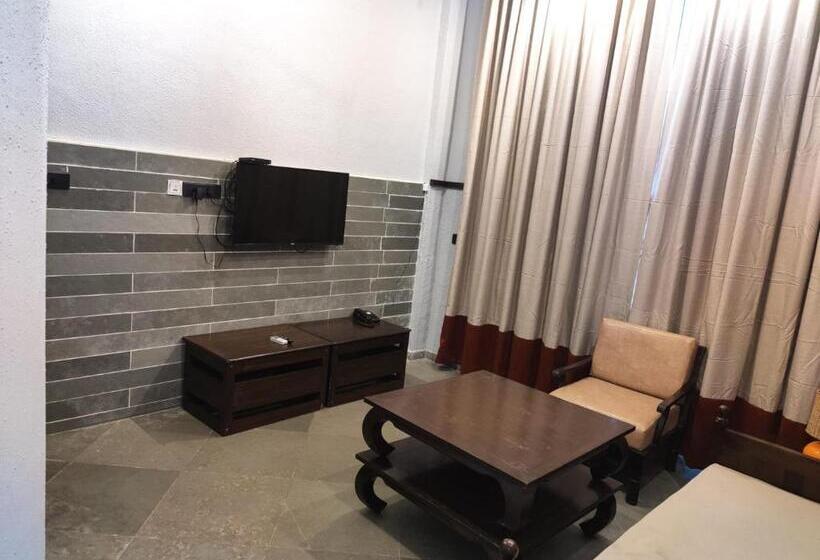 سوئیت کلاسیک, Triose Boutique Hotel Lonavala
