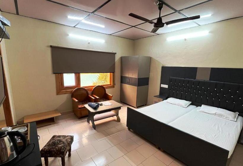 Номер Deluxe, Pops Resort