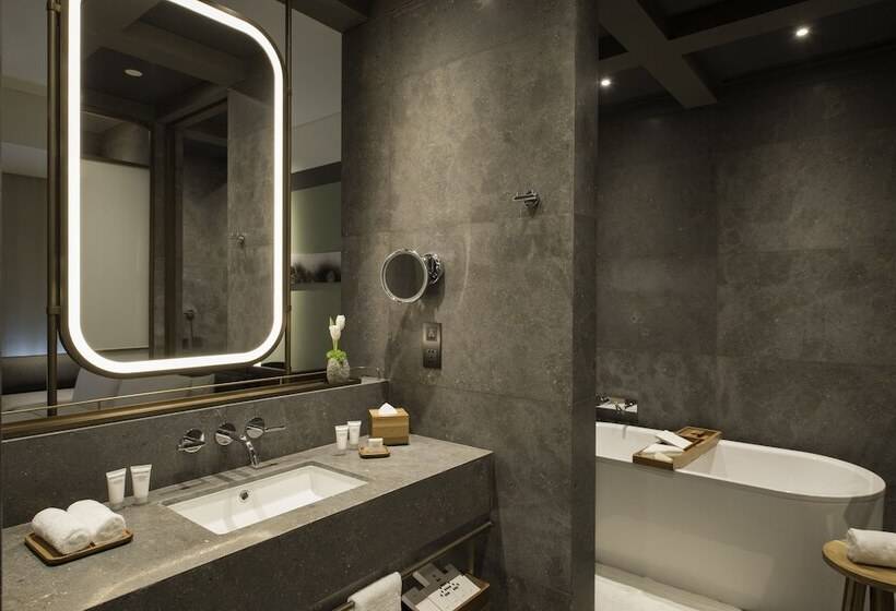 استودیوی استاندارد, The Sukhothai Shanghai