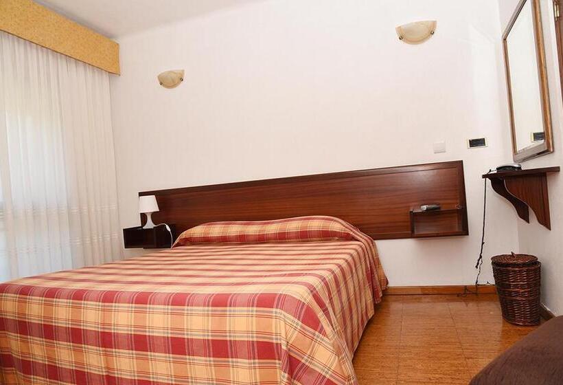 Номер Стандарт, Val Flores
