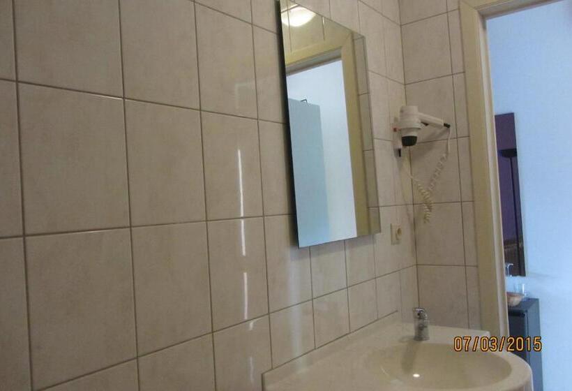 Номер Стандарт Трехместный, Auberge De La Lesse