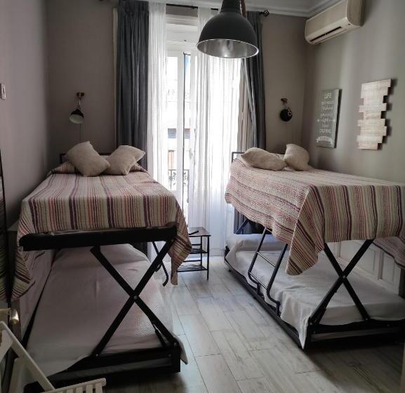 اتاق استاندارد چهار تخته, Hostal Hispalense