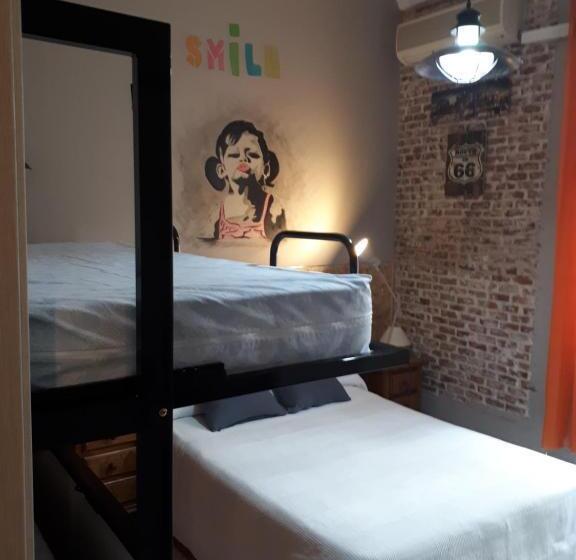 اتاق استاندارد چهار تخته, Hostal Hispalense