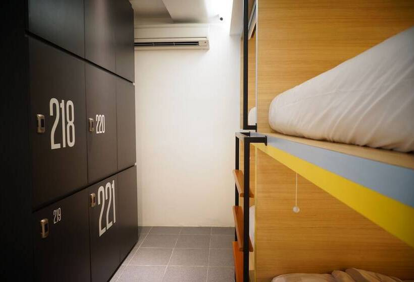 공동 객실, Borough Capsule Hostel Bali
