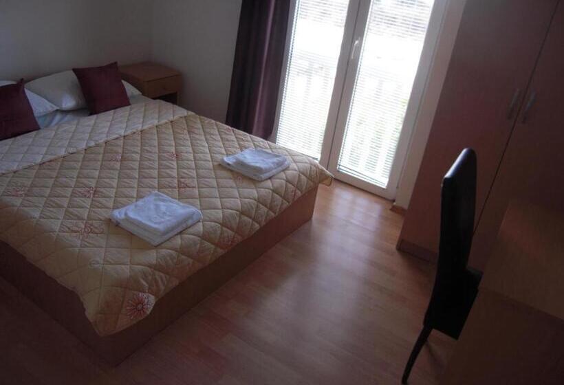 اتاق استاندارد, Guest House Regina Mundi