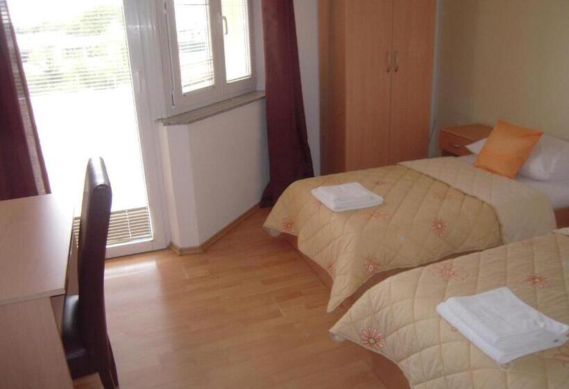 اتاق استاندارد, Guest House Regina Mundi