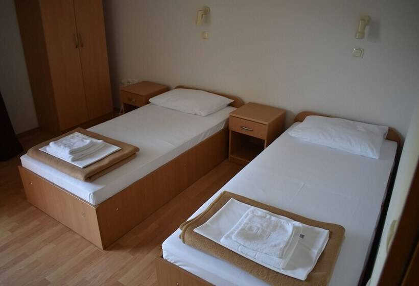 اتاق استاندارد, Guest House Regina Mundi