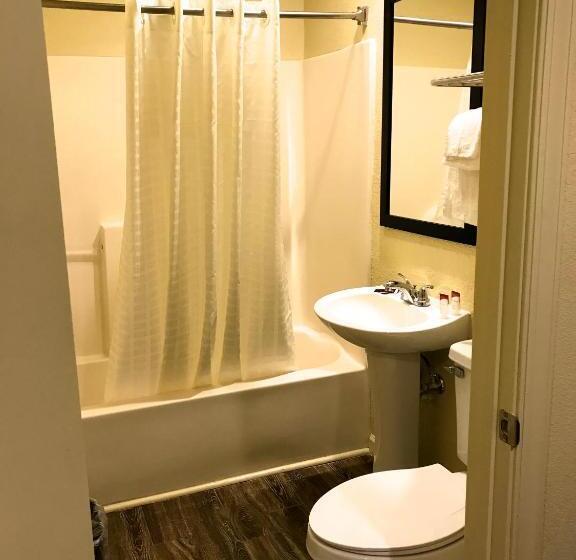 Номер Deluxe, Whistling Pines   Daily & Extended Stay, Elizabeth City