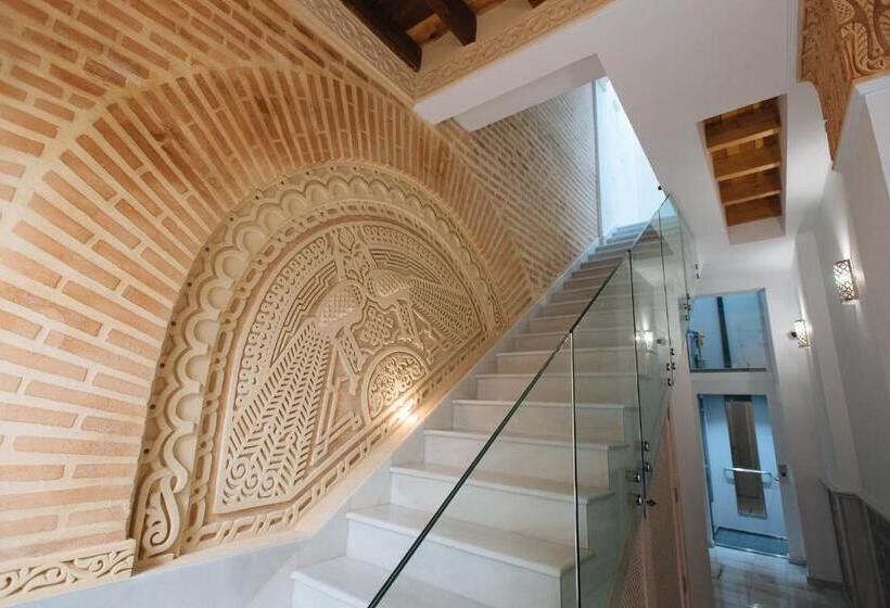 سوییت سوپریور, Hommyhome Casa Assle