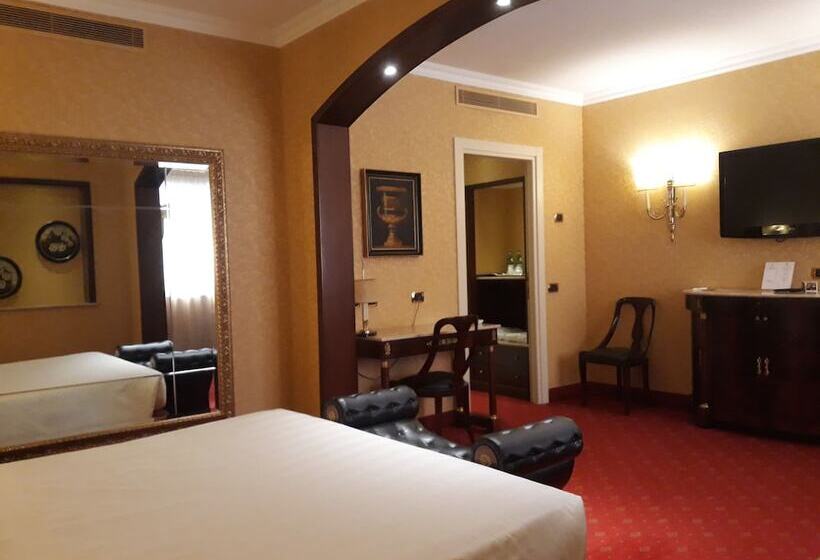 سوئیت با وان آب گرم, Motel Luna
