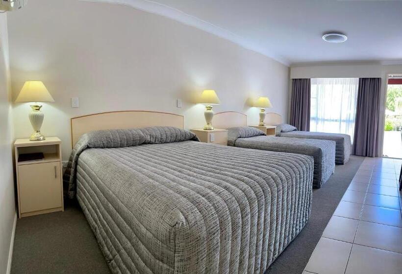 Семейный Номер, Crows Nest Motel