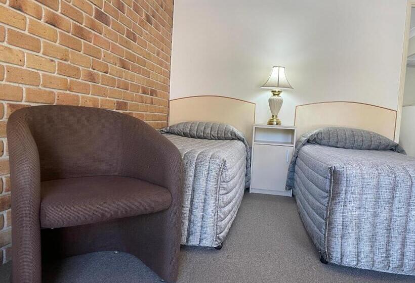 Студия Стандарт, Crows Nest Motel