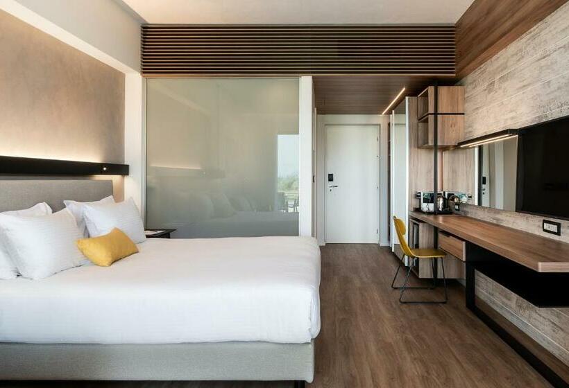 Номер Классический Вид на Бассейн, Euphoria Resort  All Inclusive