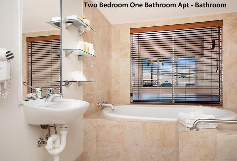 Апартаменты 2 Спальни, The Newport On Macrossan   Adults Only