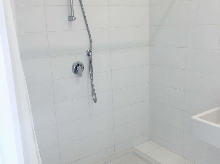 اتاق استاندارد با سرویس بهداشتی مشترک, Casa Maria