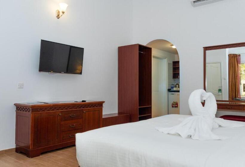 Номер Стандарт Вид на Бассейн, Fujairah Hotel & Resort