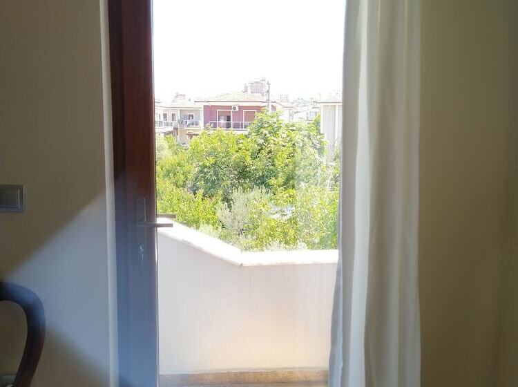 غرفة ديلوكس, Stone Hill