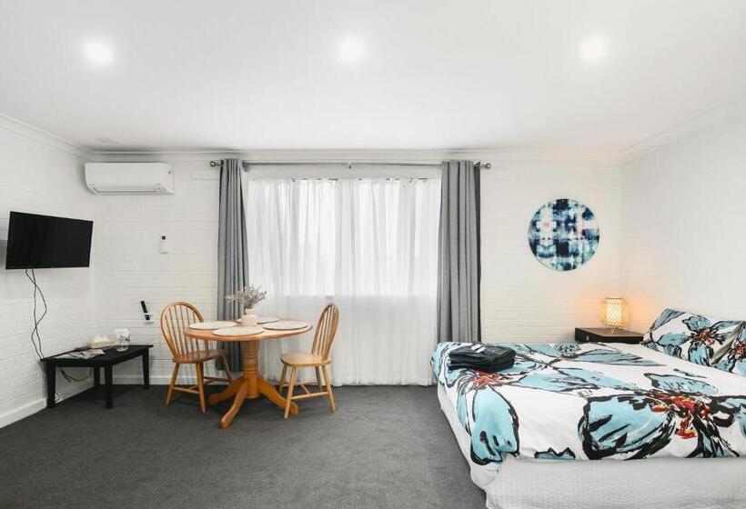 스탠다드 스튜디오, Malibu Apartments   Perth