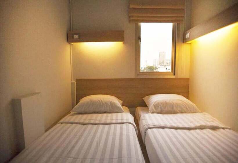 اتاق استاندارد با سرویس بهداشتی مشترک, Micro Hostel