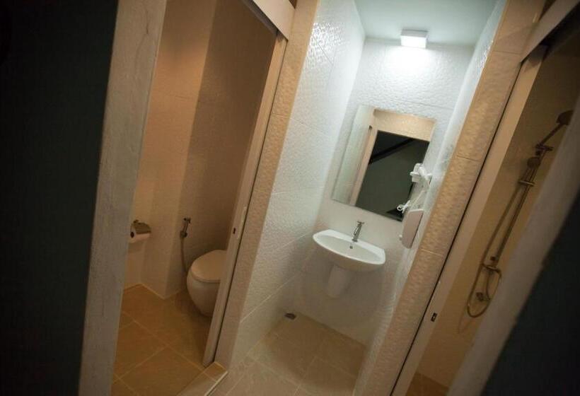 اتاق استاندارد یک تخته با سرویس بهداشتی مشترک, Micro Hostel
