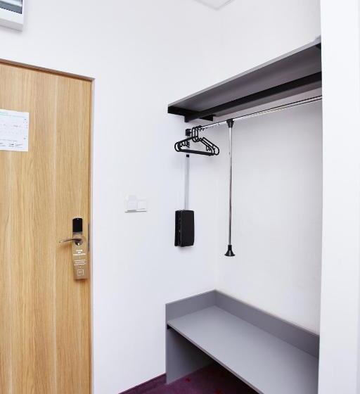 Номер Стандарт, Koszary Arche