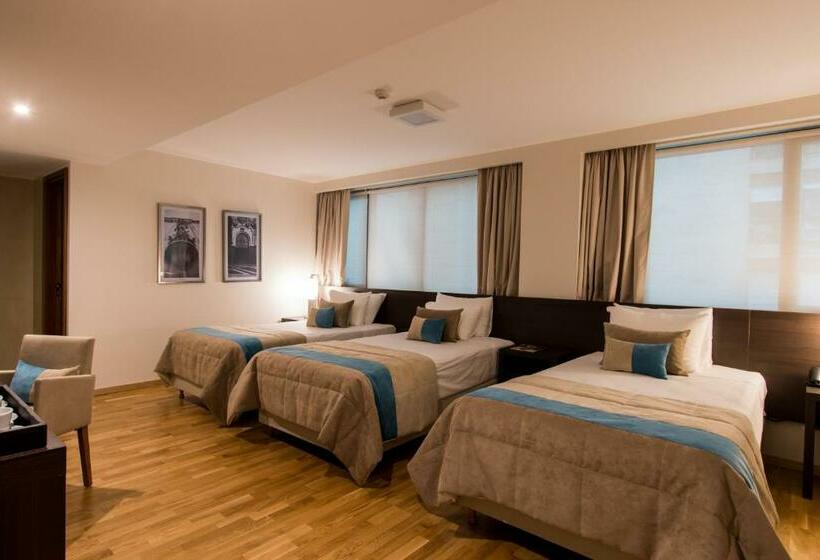 اتاق استاندارد سه نفره, Caseros 248