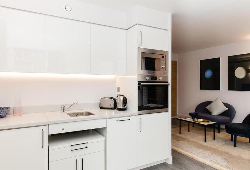 Студия Стандарт, Rockwell East Tower Bridge