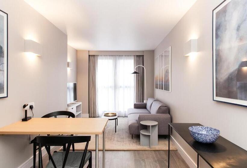 Апартаменты Superior 1 Спальня, Rockwell East Tower Bridge
